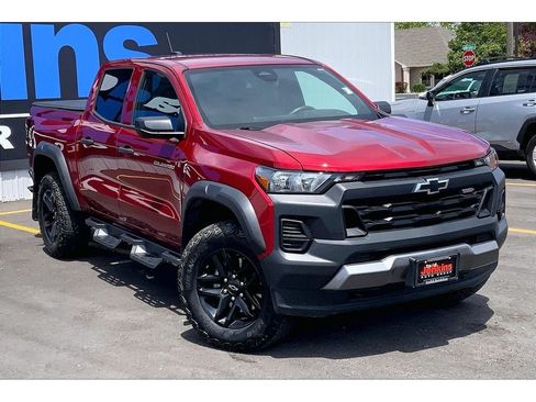 Used 2024 Chevrolet Colorado Trail Boss w/ Advanced Trailering Package AWD/4WD image 2
