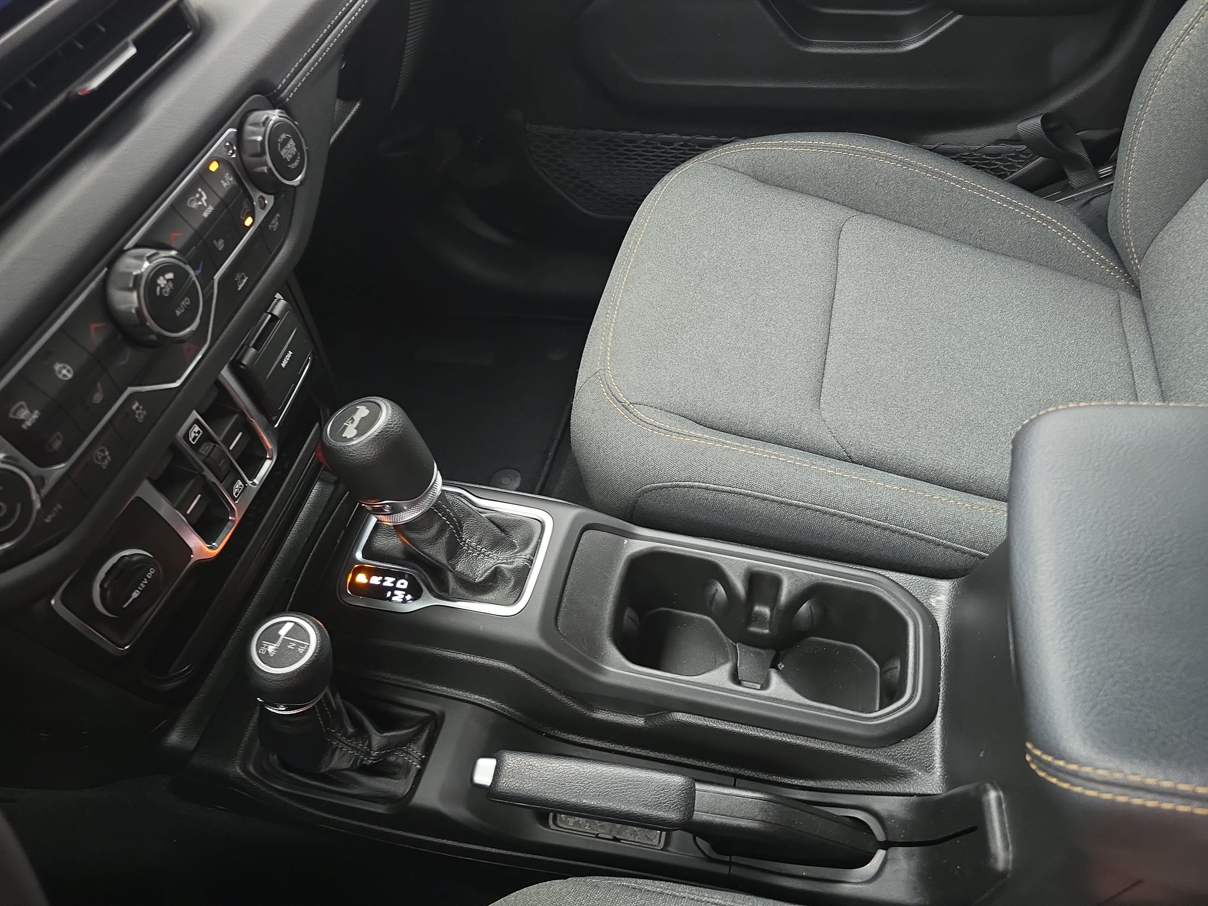 Used 2026 Jeep Wrangler Unlimited Sahara AWD/4WD image 25