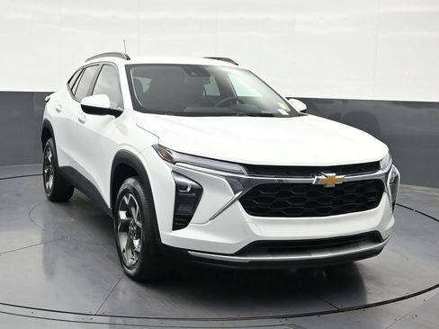 Used 2024 Chevrolet Trax LT FWD image 8