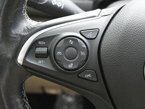 Used 2018 Buick Regal Essence w/ Driver Confidence Package #1 AWD/4WD image 18