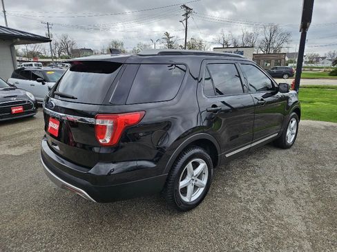 Used 2017 Ford Explorer XLT w/ Equipment Group 202A image 6
