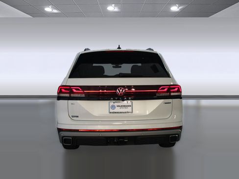 New 2026 Volkswagen Atlas Peak Edition image 9