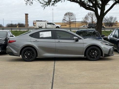 New 2026 Toyota Camry SE image 3