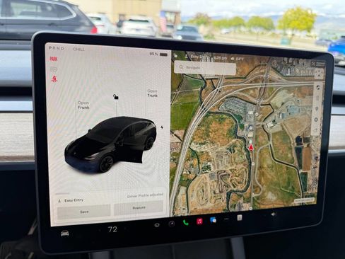 Used 2021 Tesla Model Y Long Range AWD/4WD image 27