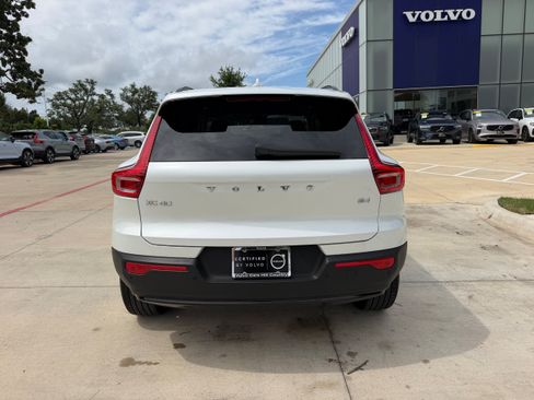 Certified 2023 Volvo XC40 B4 Plus w/ Protection Package Premier FWD image 5