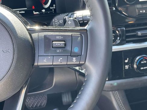 Used 2025 Nissan Pathfinder Platinum w/ Cargo Package image 24