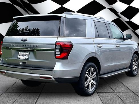 Used 2022 Ford Expedition Limited AWD/4WD image 2