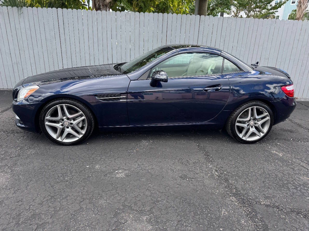 Used 2014 Mercedes-Benz SLK 250 w/ Premium Package image 18