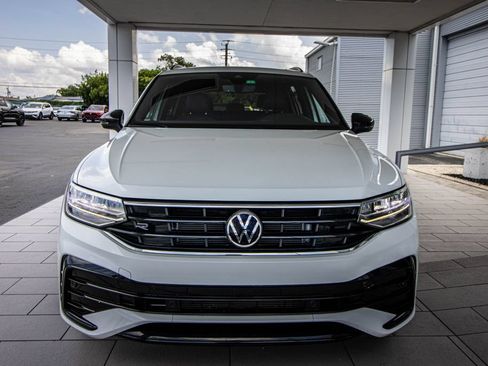 Certified 2023 Volkswagen Tiguan SE R-Line FWD image 9