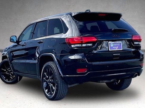 Used 2019 Jeep Grand Cherokee Altitude image 4