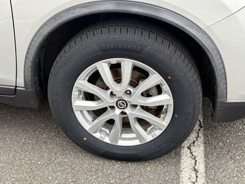 Used 2018 Nissan Rogue SV AWD/4WD image 11