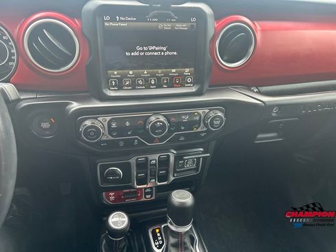 Used 2023 Jeep Wrangler Unlimited Rubicon w/ Cold Weather Group AWD/4WD image 13