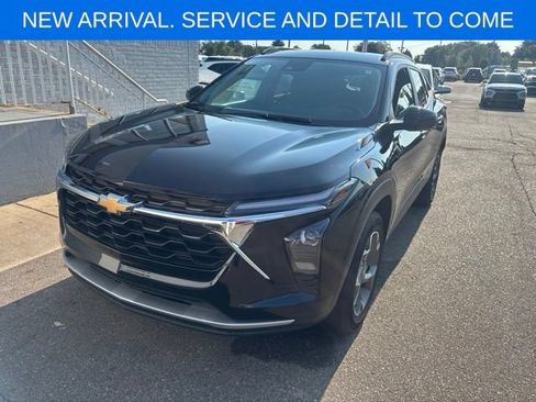 Certified 2025 Chevrolet Trax LT FWD image 1