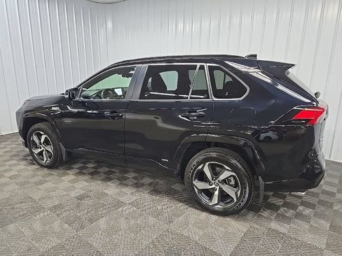 Used 2022 Toyota RAV4 SE w/ Weather & Moonroof Package AWD/4WD image 4