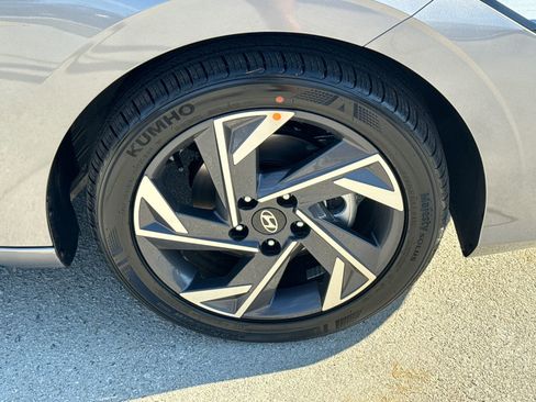 Certified 2025 Hyundai Elantra Sport image 12