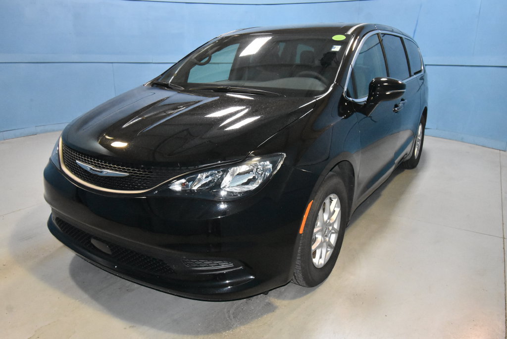 Used 2025 Chrysler Voyager LX FWD image 23
