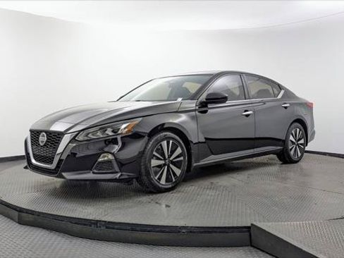 Used 2022 Nissan Altima 2.5 SV FWD image 2