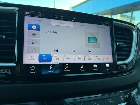 Used 2022 Chrysler Pacifica Touring-L image 22