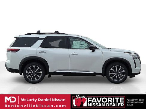 New 2026 Nissan Pathfinder Platinum image 6