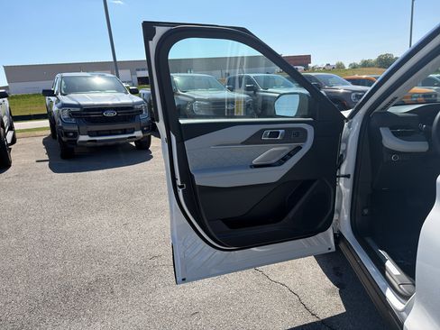 New 2026 Ford Explorer Platinum AWD/4WD image 18