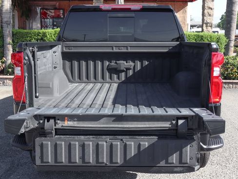 Used 2024 Chevrolet Silverado 1500 LT Trail Boss w/ LT Trail Boss Premium Package AWD/4WD image 9