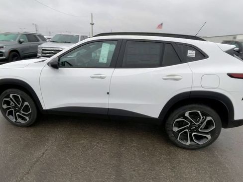 New 2026 Chevrolet Trax RS w/ Sunroof Package FWD image 7