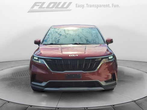 Used 2023 Kia Carnival LX FWD image 3