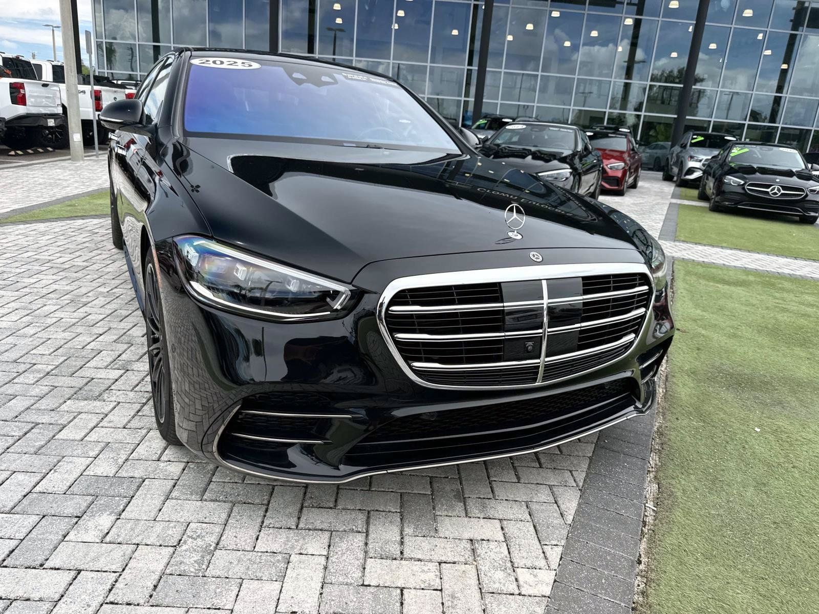 Certified 2025 Mercedes-Benz S 580e 4MATIC Sedan w/ AMG Line Package image 8
