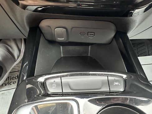 Used 2024 Chevrolet Trax LT w/ LT Convenience Package FWD image 30