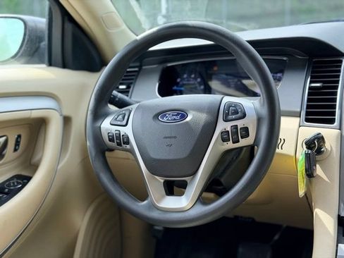 Used 2018 Ford Taurus SE FWD image 17