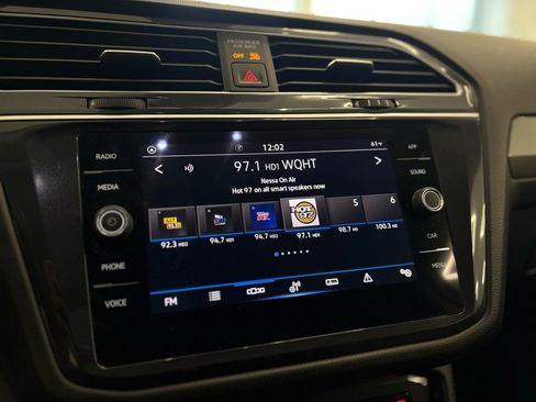 Used 2024 Volkswagen Tiguan SE image 34