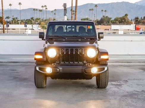 Used 2023 Jeep Gladiator Sport image 3