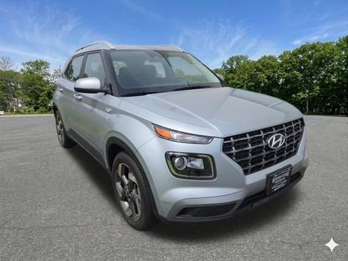Used 2023 Hyundai Venue SEL w/ Cargo Package FWD image 4