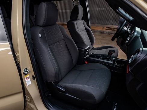 Used 2019 Toyota Tacoma TRD Off-Road w/ Technology Package image 30