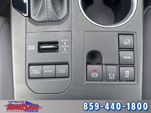 Used 2024 Toyota Highlander LE AWD/4WD image 34
