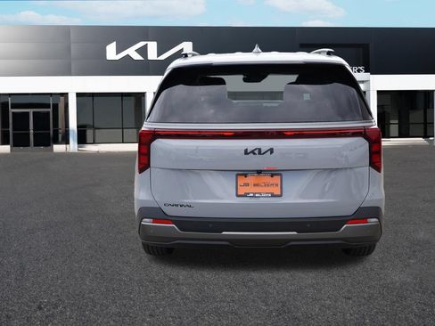 New 2027 Kia Carnival EX FWD image 4