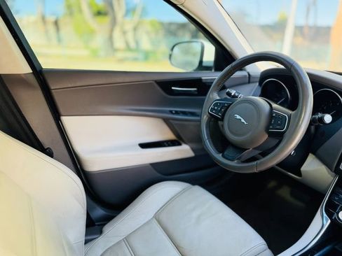 Used 2017 Jaguar XE Prestige image 13