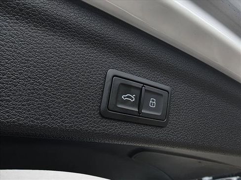Certified 2025 Audi Q3 2.0T Premium w/ Convenience Package AWD/4WD image 25