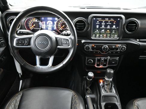 Used 2022 Jeep Wrangler Unlimited Sahara AWD/4WD image 5