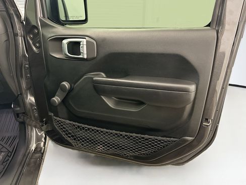 Used 2020 Jeep Wrangler Unlimited Sport image 32