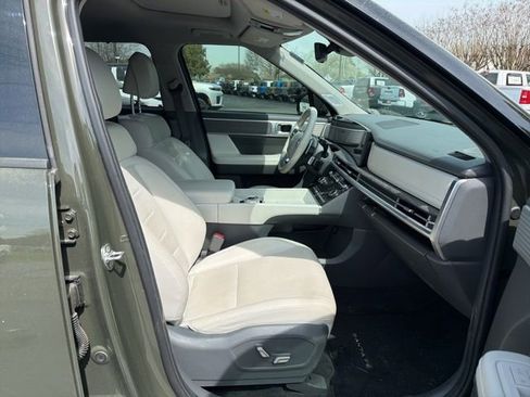Used 2024 Hyundai Santa Fe Limited image 9