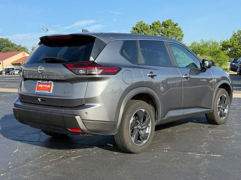 Used 2024 Nissan Rogue SV FWD image 3