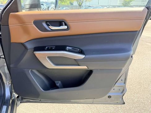 Used 2024 Nissan Pathfinder Platinum w/ Cargo Package FWD image 8