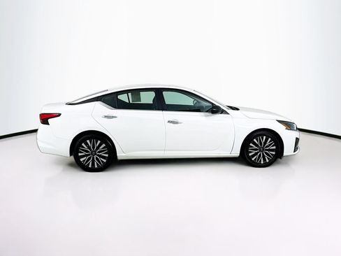Used 2025 Nissan Altima 2.5 SV FWD image 8