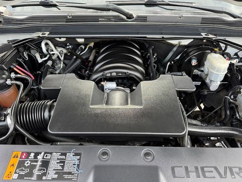 Used 2019 Chevrolet Suburban LT image 11