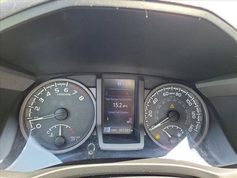 Used 2017 Toyota Tacoma TRD Off-Road AWD/4WD image 20