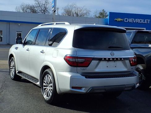 Used 2024 Nissan Armada SL w/ Captain's Chairs Package image 2