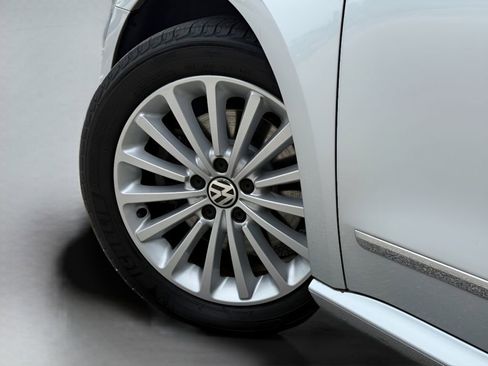 Used 2017 Volkswagen Passat 1.8T SE FWD image 26