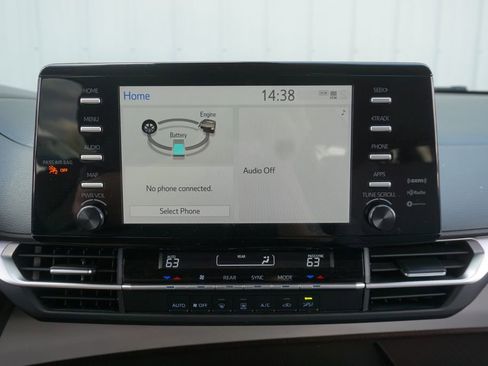 Used 2024 Toyota Sienna LE image 9