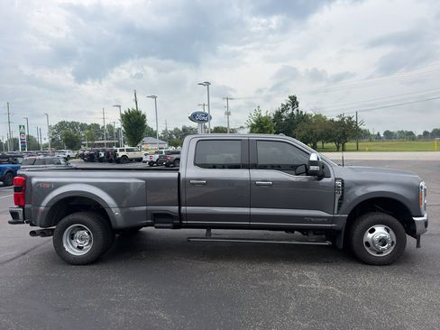 Used 2023 Ford F350 Lariat w/ Lariat Ultimate Package AWD/4WD image 5